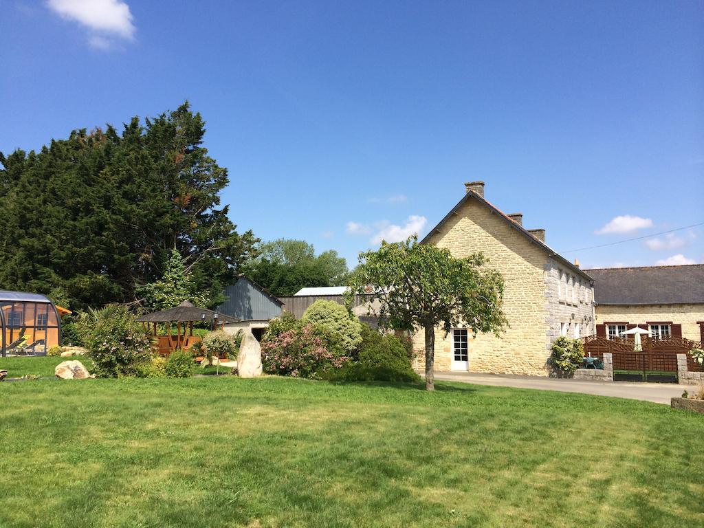 Gites De La Melautais Saint-Juvat Exteriör bild