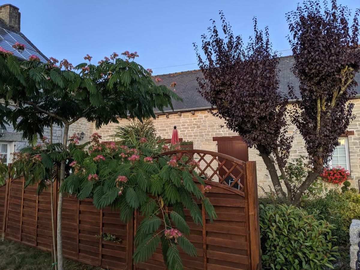 Gites De La Melautais Saint-Juvat Exteriör bild